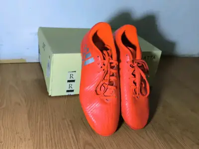 Botines de fútbol Adidas naranjas talla 38 - miniatura 1