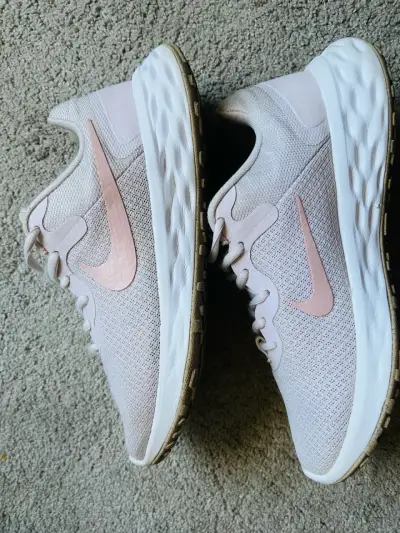 Zapatillas deportivas Nike Revolution 6 mujer rosadas - miniatura 1
