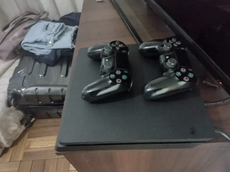 MEGA PACK DE CONSOLAS: PS4 SLIM 1TB+XBOX 360 SLIM - 4