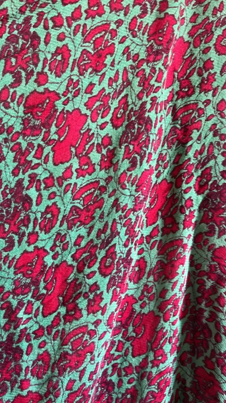 Pañuelo floral rojo y verde - 2