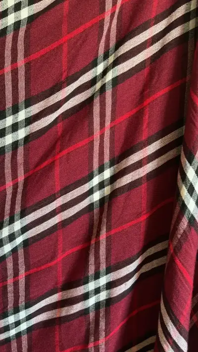 Pashmina escocesa roja con flecos - miniatura 2