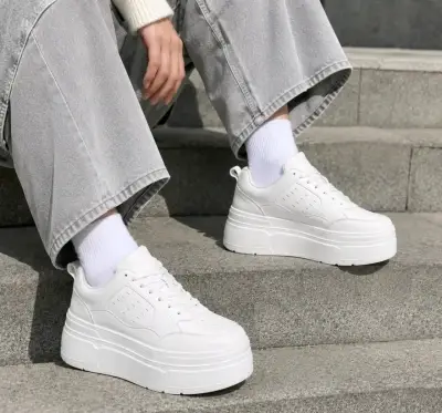 Zapatillas deportivas blancas con plataforma - miniatura 1