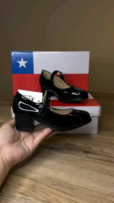 Zapatos de charol negro para niña con taco - miniatura 2