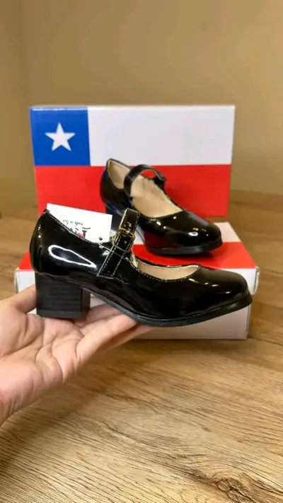 Zapatos de charol negro para niña con taco - miniatura 3