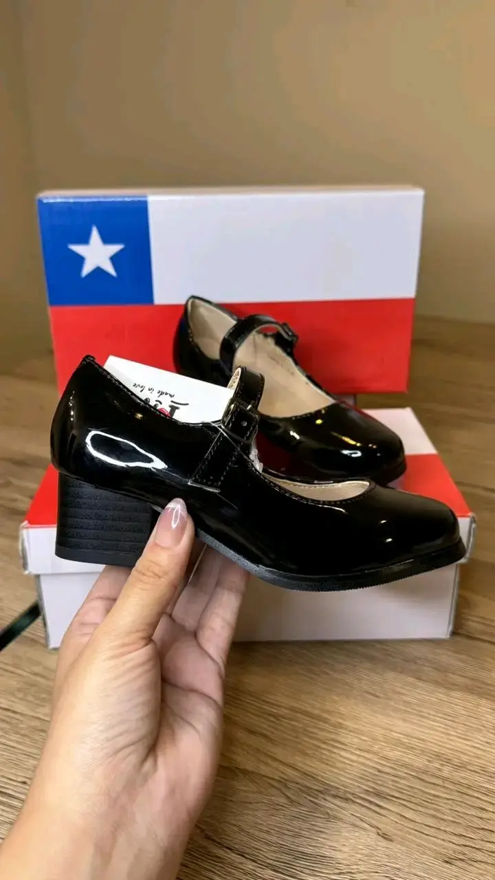Zapatos de charol negro para niña con taco - 5
