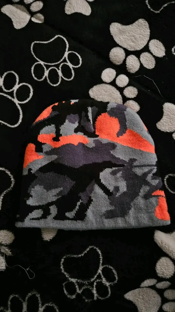 Gorro de lana camuflaje gris y naranja - 2