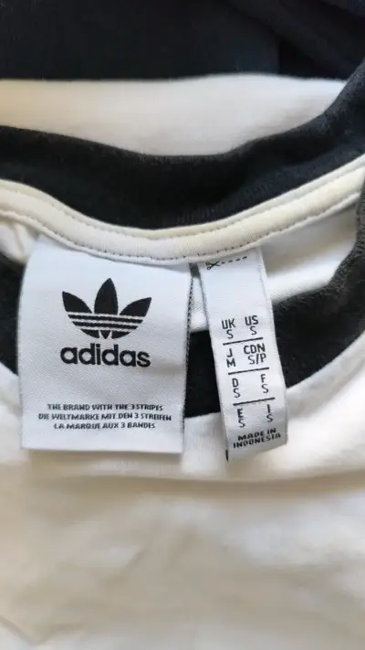 Polera Adidas blanca con rayas negras talla S - miniatura 2