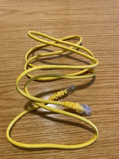 Cable Ethernet RJ45 amarillo 1,5mt - miniatura 1