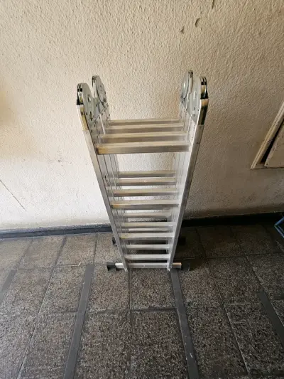 Escalera de Aluminio Multipropósito Plegable - miniatura 5