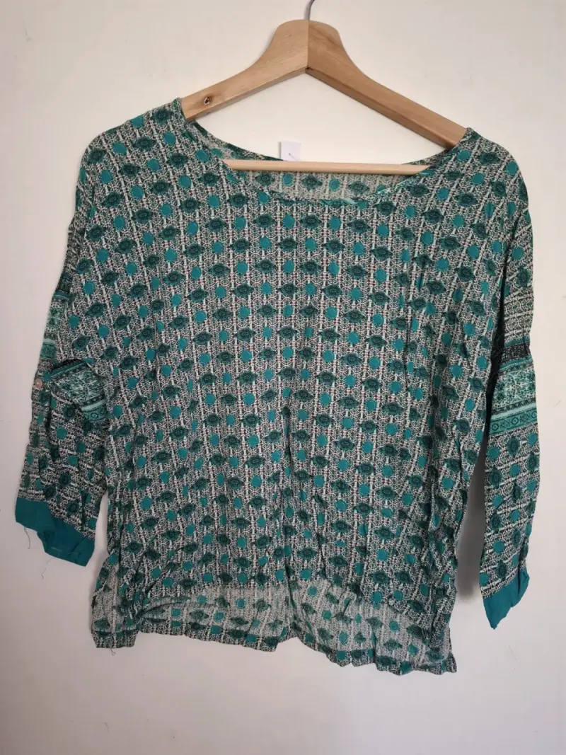 Blusa estampada verde de manga 3/4 - 2