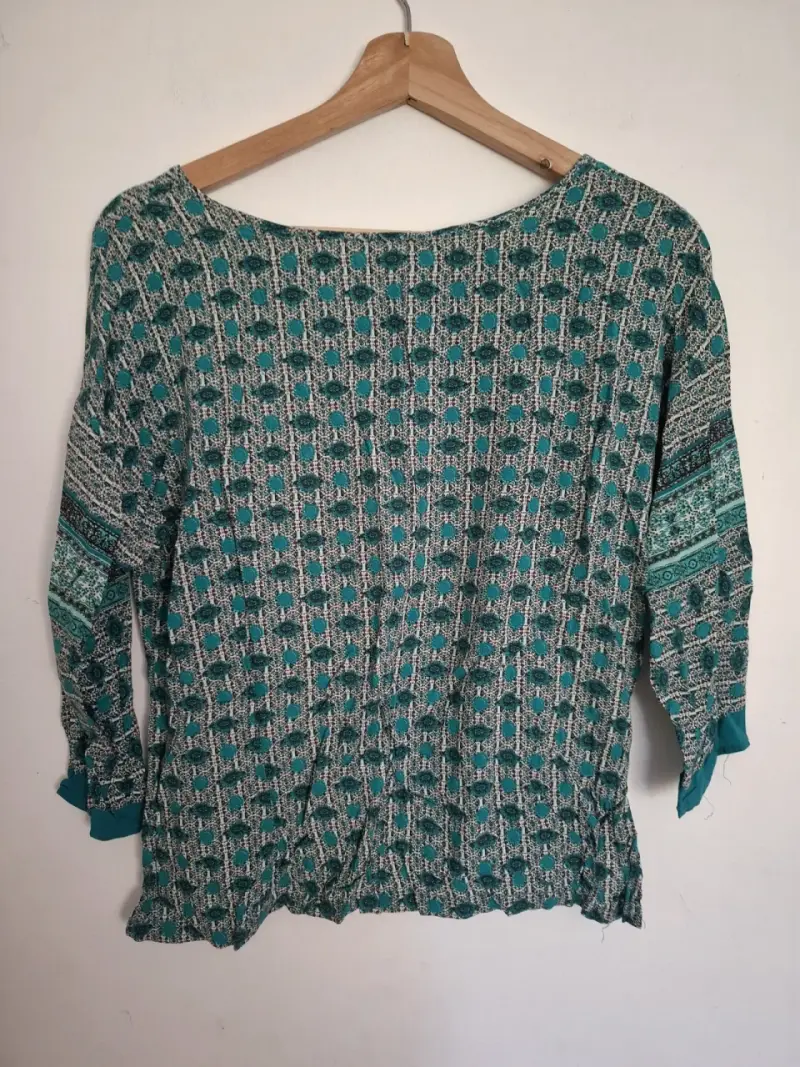Blusa estampada verde de manga 3/4 - 3