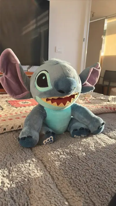 Peluche de Stitch de Disney en buen estado - miniatura 1