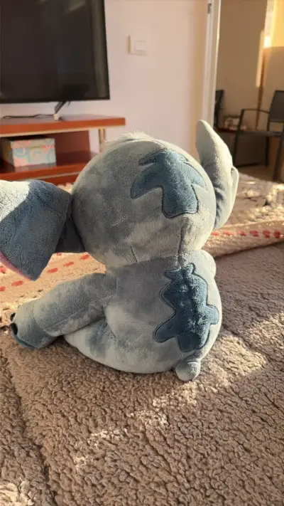 Peluche de Stitch de Disney en buen estado - miniatura 2