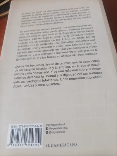 Libro 'Detrás del Muro' de Roberto Ampuero - miniatura 2