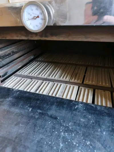 Horno de ladrillos refractarios para pizza - miniatura 1