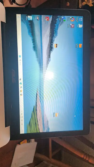 Notebook ASUS con pantalla de 15 pulgadas - miniatura 1