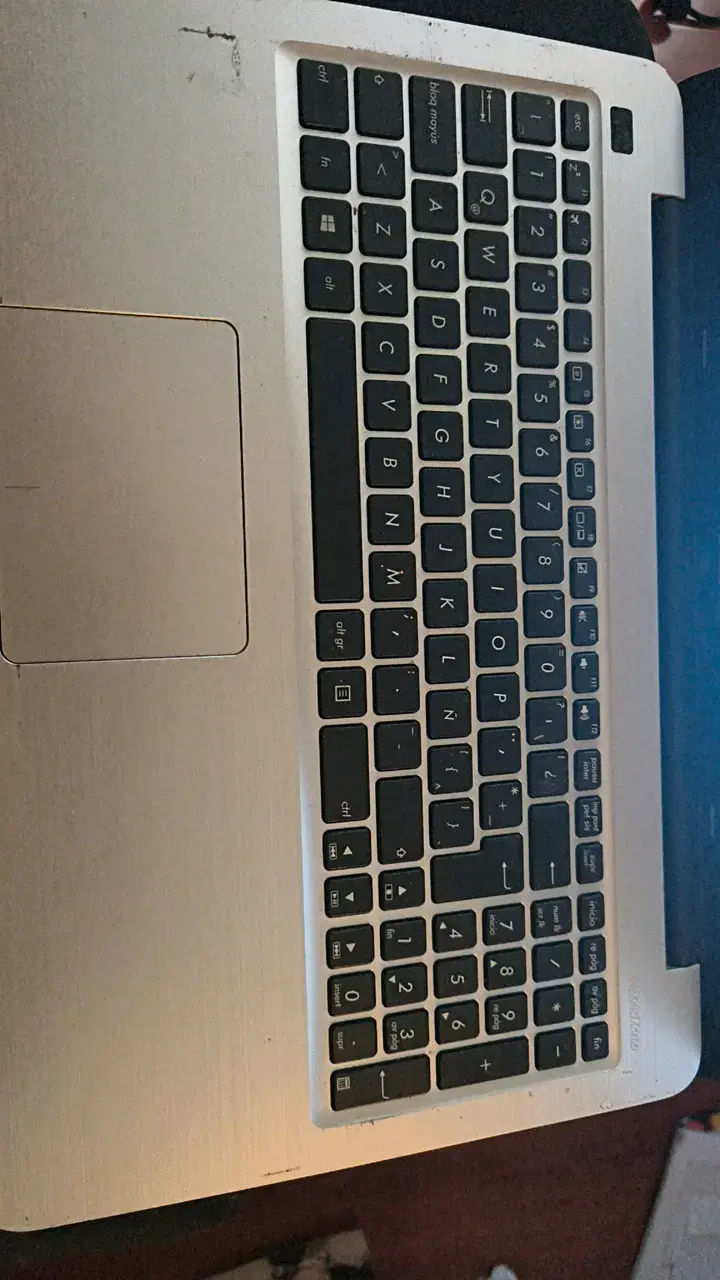 Notebook ASUS con pantalla de 15 pulgadas - 2