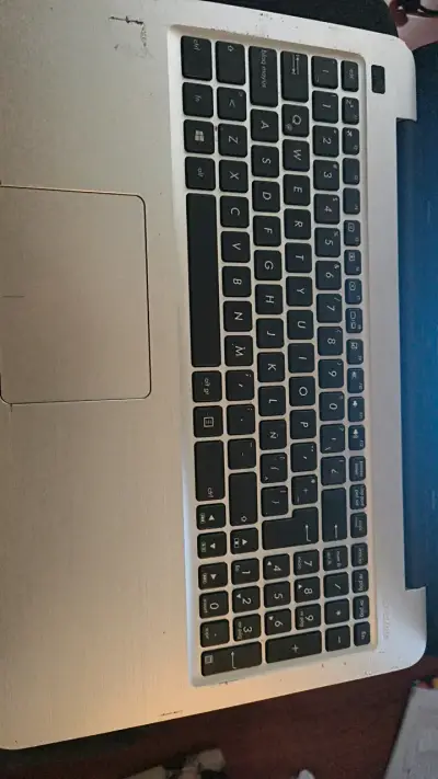 Notebook ASUS con pantalla de 15 pulgadas - miniatura 2