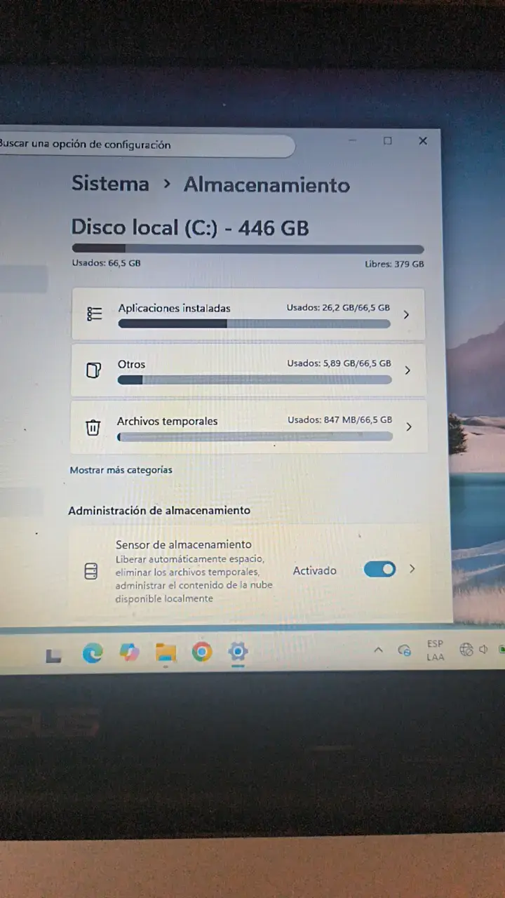 Notebook ASUS con pantalla de 15 pulgadas - 4