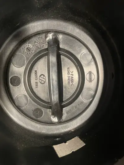 Tapacubos originales Nissan para llantas - miniatura 3