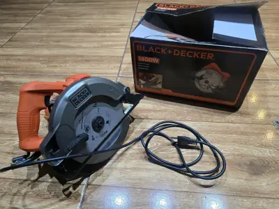 Sierra circular Black+Decker 1400W con caja - miniatura 1