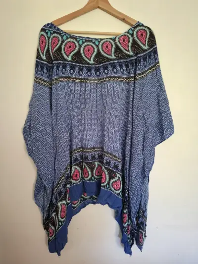 Poncho bohemio azul con estampado colorido - miniatura 3