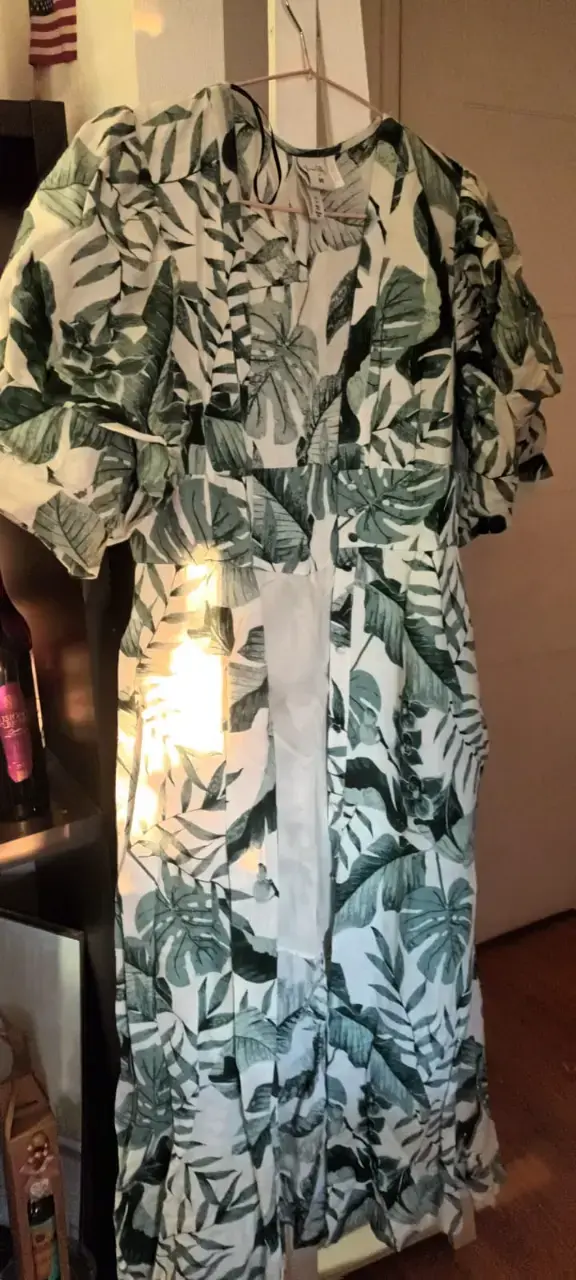 Vestido largo con estampado de hojas tropicales - 1
