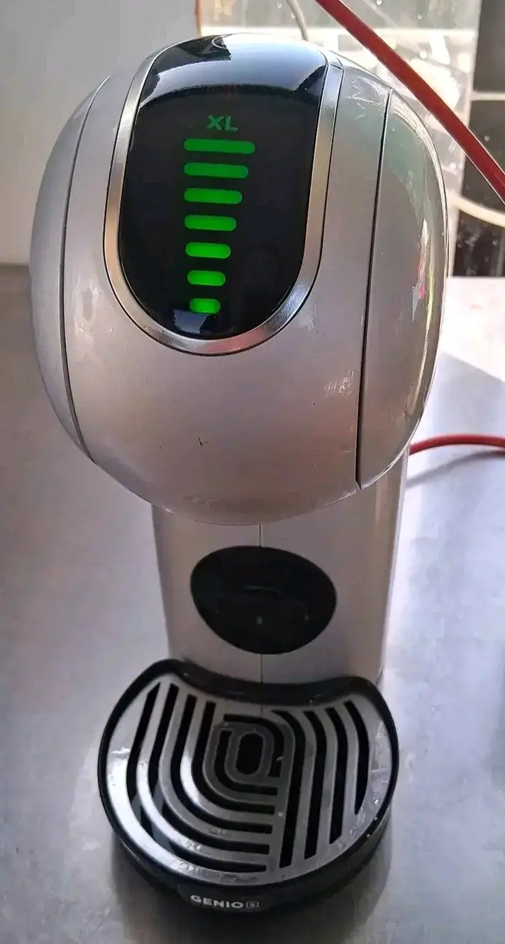Cafetera Dolce Gusto Genio S Plateada - 1