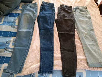 Lote de jeans para mujer en varios colores - miniatura 1