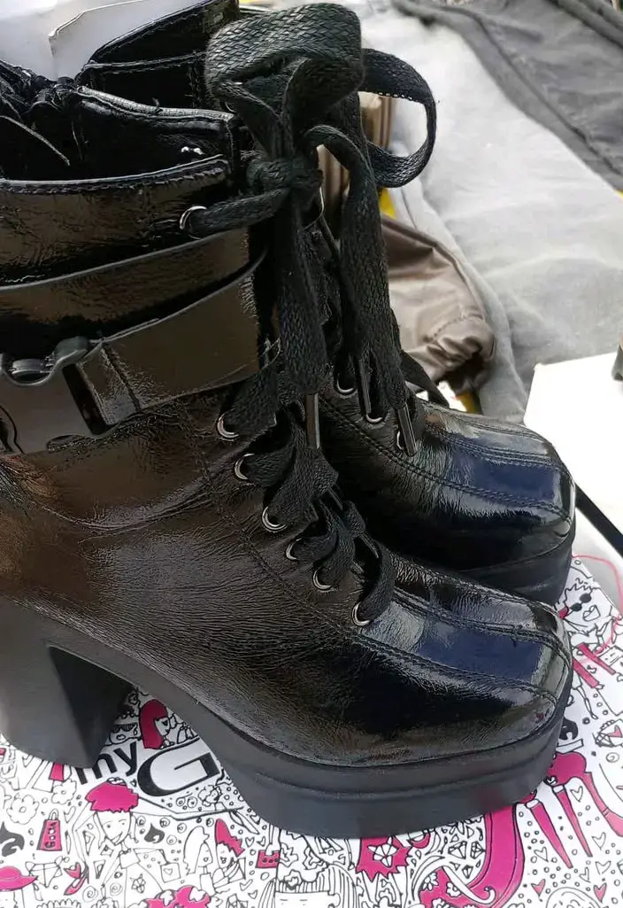 Botines de charol negro con plataforma - 3