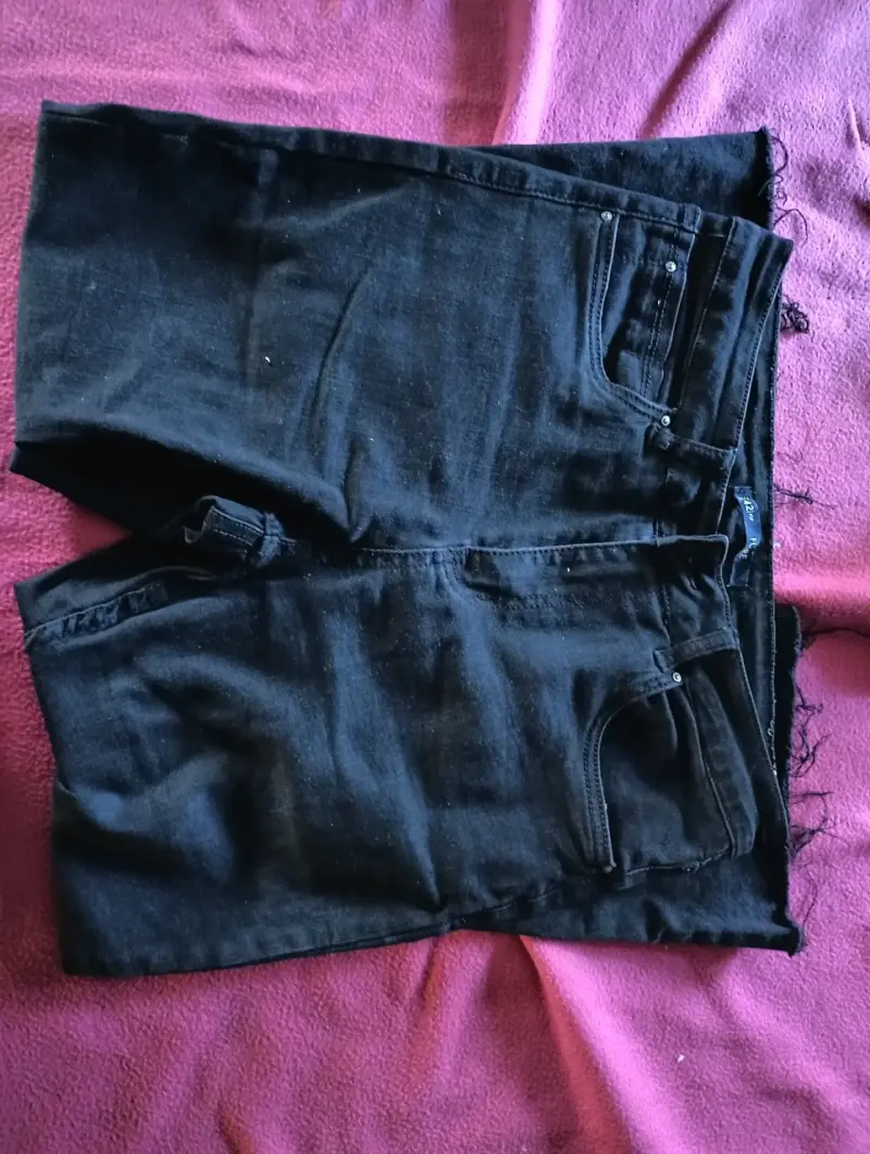 Jeans negros de mezclilla para mujer