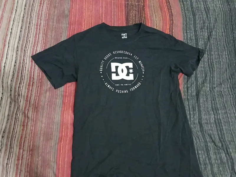 Polera negra DC Shoes para hombre - 1