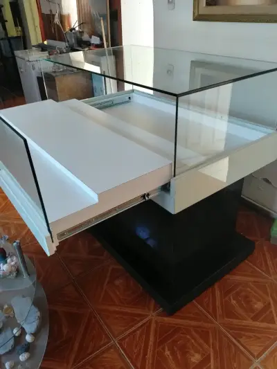 Vitrina exhibidora de vidrio con base negra - miniatura 4