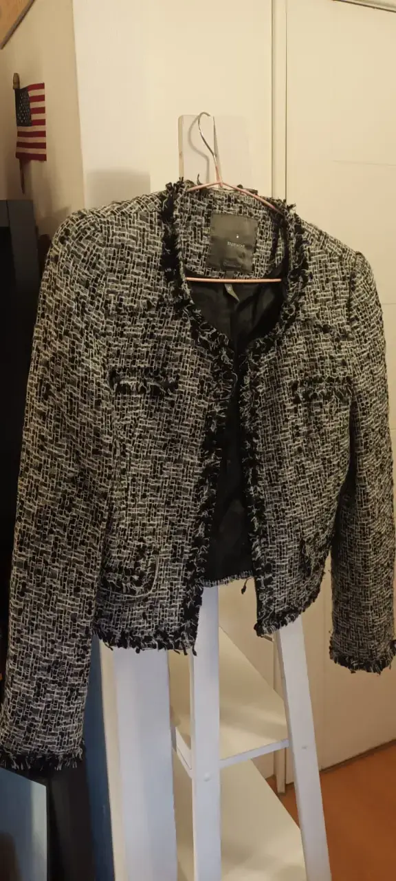 Chaqueta de tweed negra y blanca para mujer