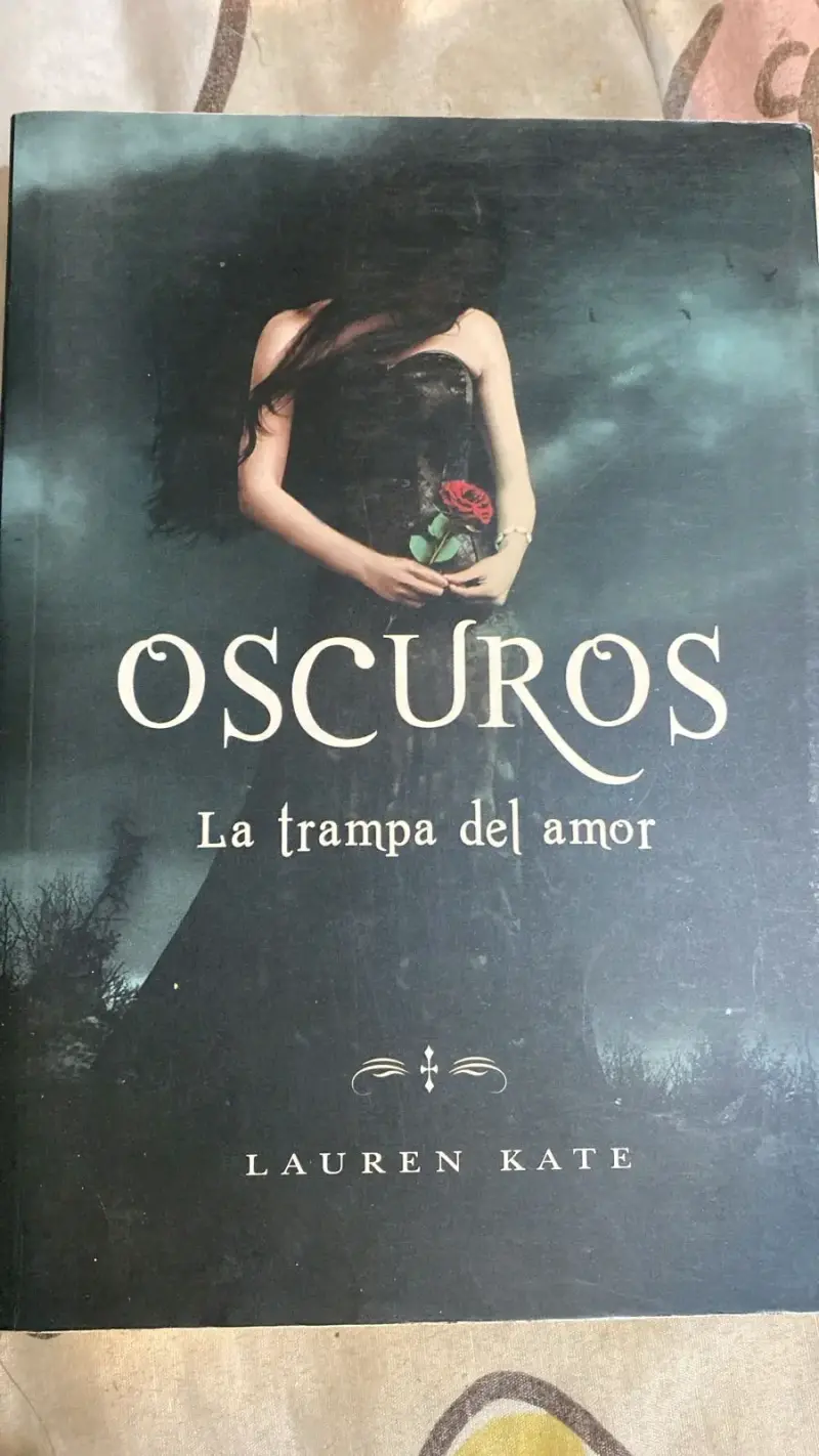Libro Oscuros: La Trampa del Amor de Lauren Kate