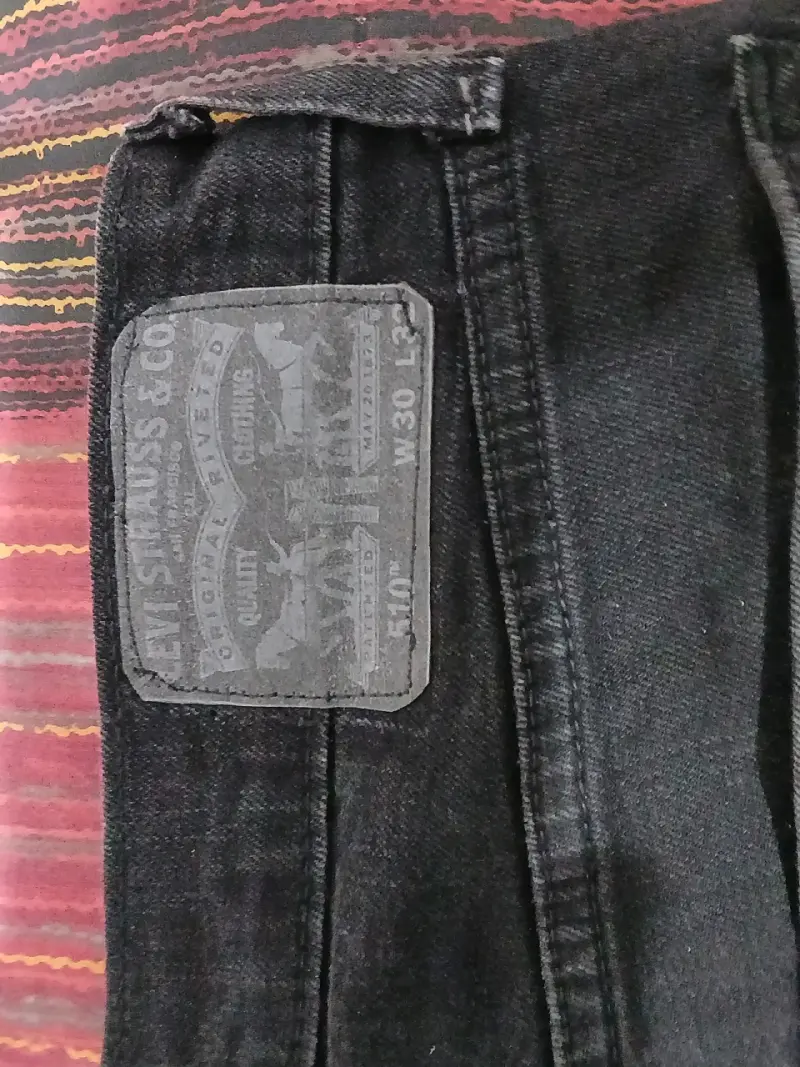 Jeans negros Levi's para hombre en buen estado - 3