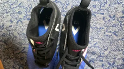 Zapatillas de fútbol Adidas negras y azules - miniatura 1