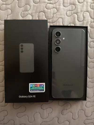 Samsung Galaxy S24 FE con caja y accesorios - miniatura 1