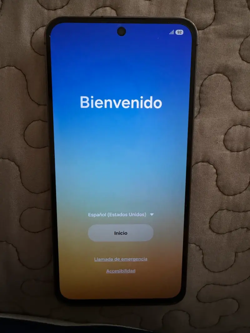 Samsung Galaxy S24 FE con caja y accesorios - 2