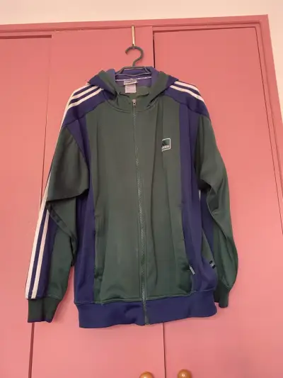 Chaqueta deportiva Adidas verde con capucha - miniatura 1