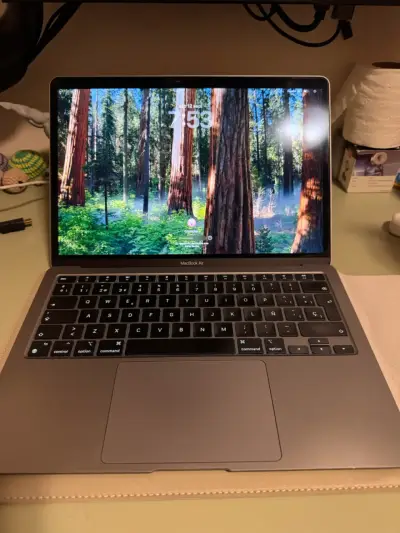 MacBook Air M1 buen estado - miniatura 2