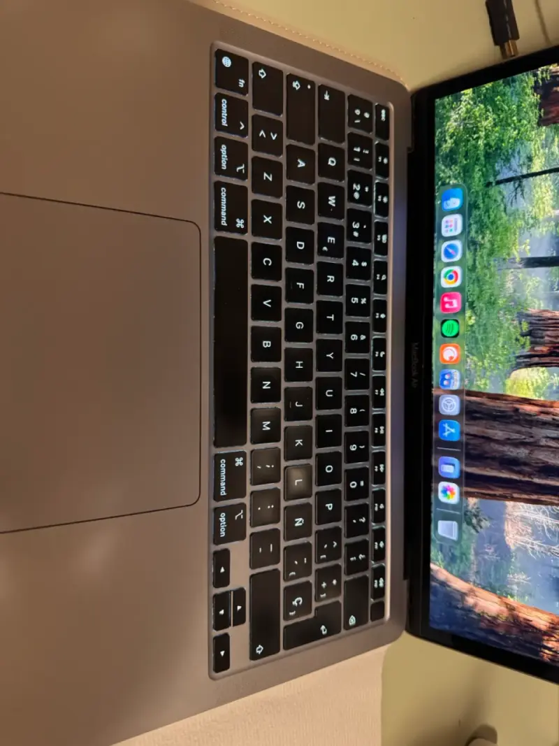 MacBook Air M1 buen estado - 3