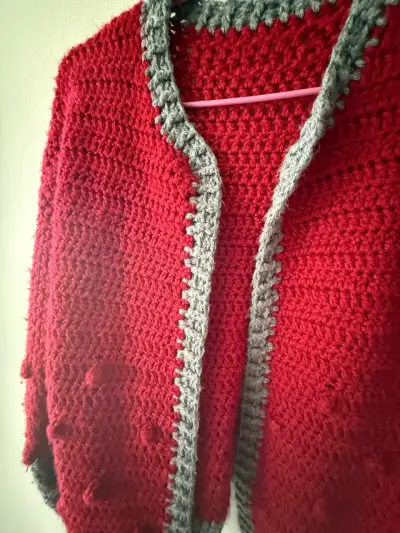 Chaleco tejido roja y gris - crochet - miniatura 2