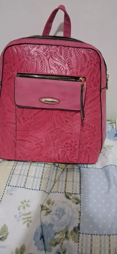 Mochila de cuero rosa con diseño floral - miniatura 1
