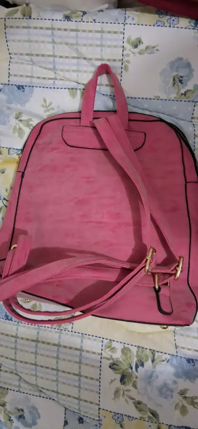 Mochila de cuero rosa con diseño floral - miniatura 2