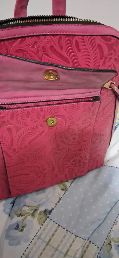 Mochila de cuero rosa con diseño floral - miniatura 4