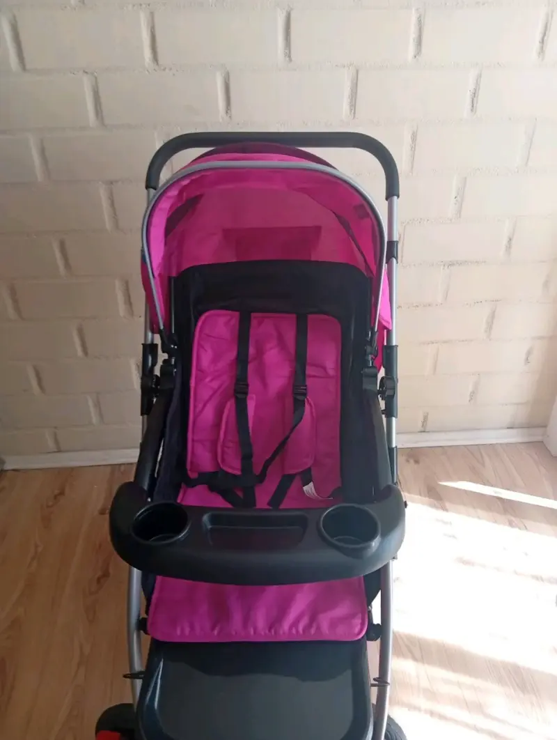 Coche de bebé rosa con bandeja Bebeglo - 3