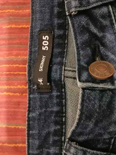 Jeans skinny azul desgastados para mujer - miniatura 2