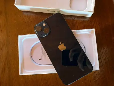 iPhone 13 en buen estado con caja original - miniatura 1