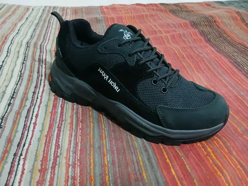 Zapatillas outdoor negras Haka Honu - 1
